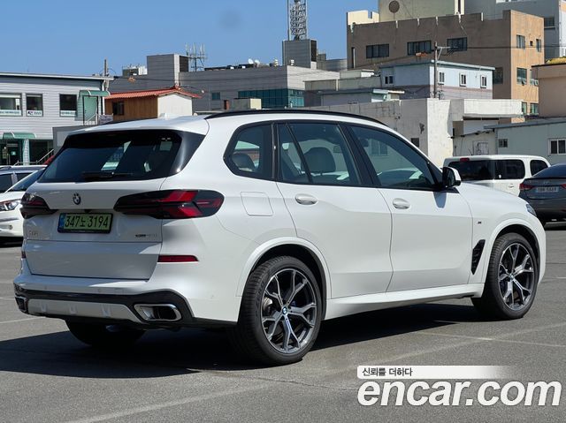 BMW X5 xDrive 40i M Sport — пробег 4 417 км — фото 2 из 5