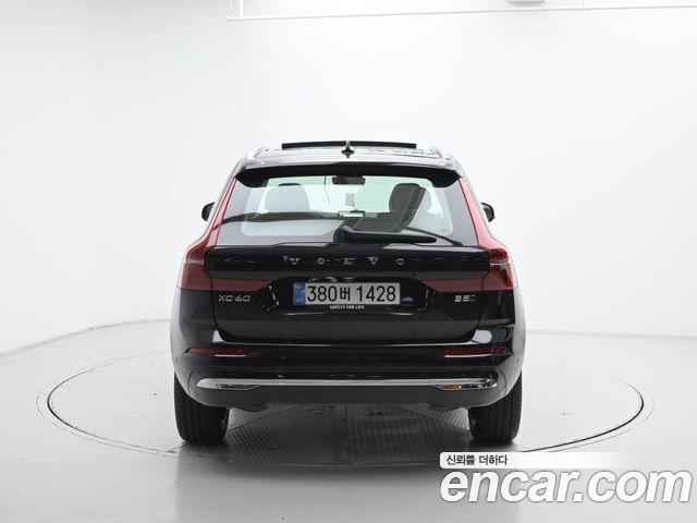 Volvo XC60 B5 Ultra Bright — пробег 61 км — фото 4 из 5