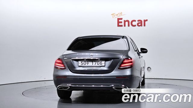 Mercedes-Benz E-Class E200 Avantgarde — пробег 28 890 км — фото 4 из 5