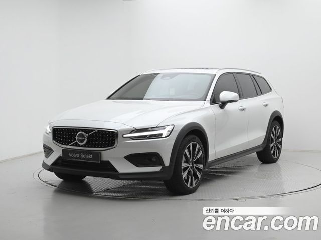 Volvo V60 B5 Ultra AWD — пробег 7 510 км — фото 1 из 5