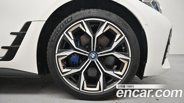 BMW i4 eDrive40 M Sports Pro — пробег 35 183 км — фото 5 из 5