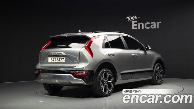 Kia Niro Signature — пробег 73 652 км — фото 2 из 5