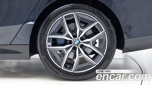 BMW 5-Series 520i M Sport — пробег 9 070 км — фото 5 из 5