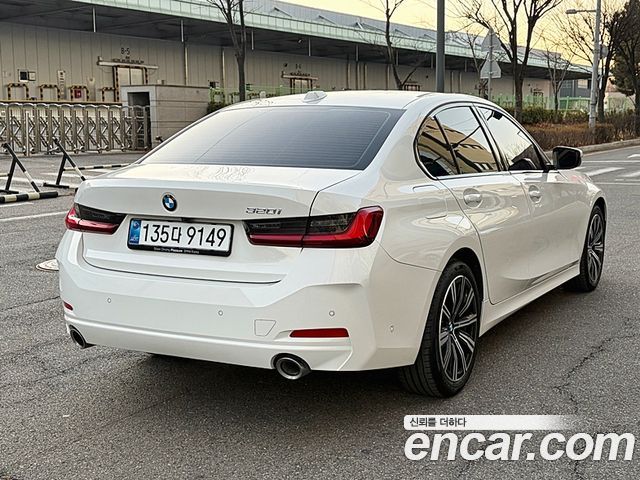 BMW 3-Series 320i — пробег 14 500 км — фото 2 из 5