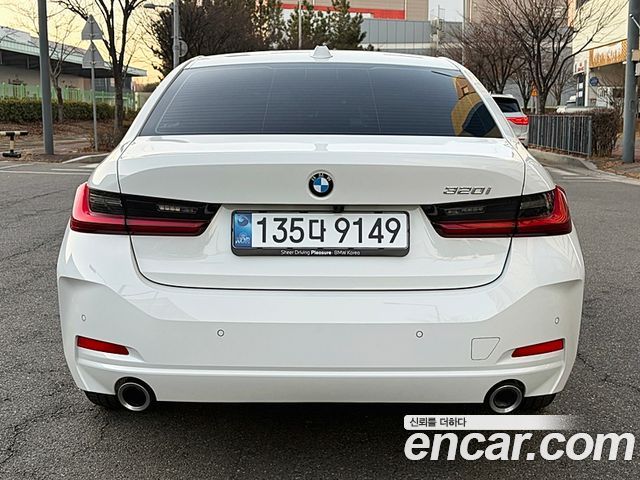 BMW 3-Series 320i — пробег 14 500 км — фото 4 из 5
