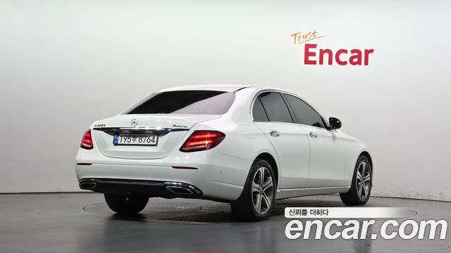 Mercedes-Benz E-Class E220d Avantgarde — пробег 82 071 км — фото 2 из 5
