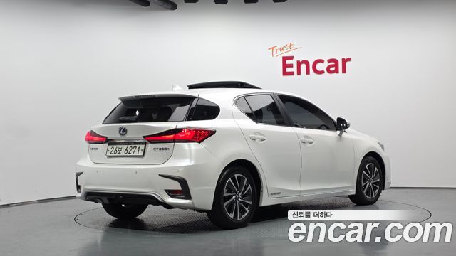 Lexus CT200h 1.8 Supreme ZWA10 — пробег 98 815 км — фото 2 из 5