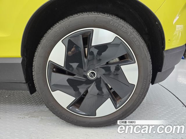 Volvo EX30 Ultra — пробег 7 932 км — фото 5 из 5