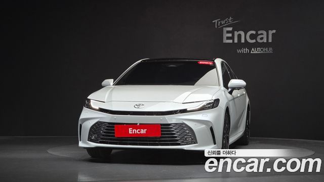 Toyota Camry 2.5 XLE Premium Hybrid — пробег 7 458 км — фото 3 из 5