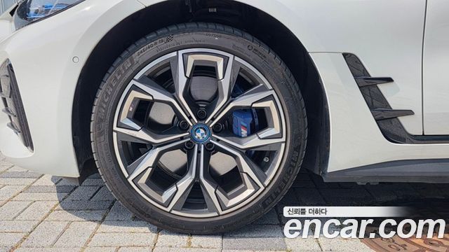 BMW i4 eDrive40 M Sports Pro — пробег 83 611 км — фото 5 из 5