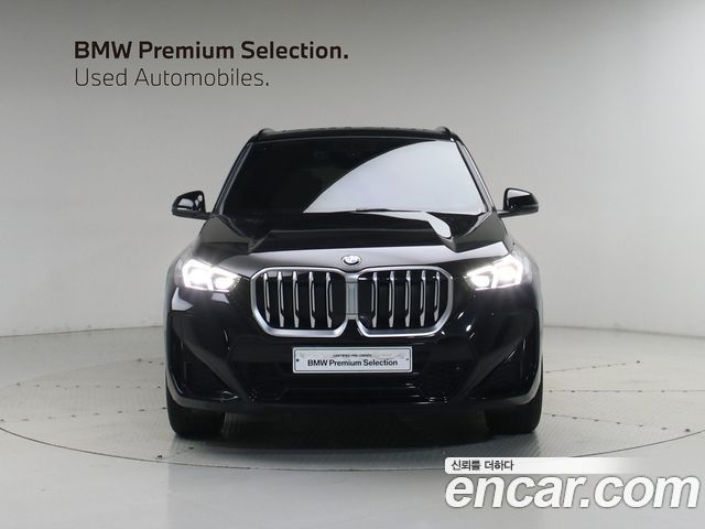 BMW X1 xDrive 20i M Sport — пробег 10 852 км — фото 2 из 5