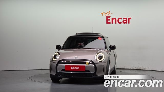 Mini Cooper Classic Plus Launch Pack Third Generation — пробег 18 577 км — фото 3 из 5