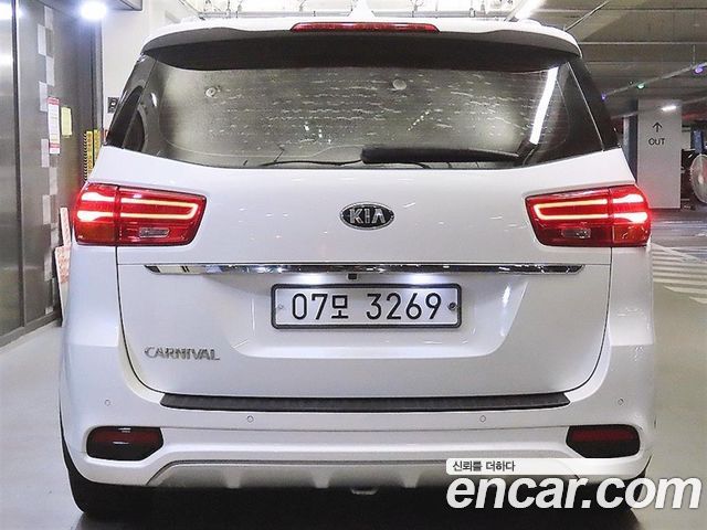 Kia Carnival из Кореи Encar