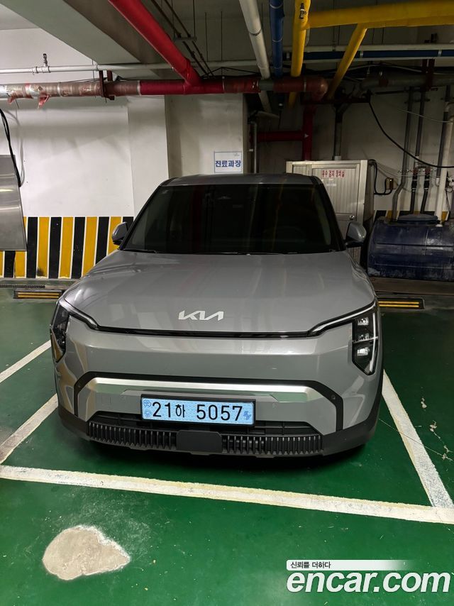 Kia EV3 Standard 2WD Air — пробег 3 800 км — фото 1 из 5