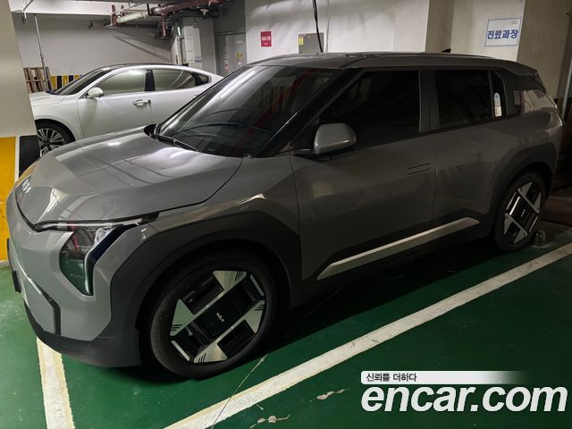 Kia EV3 Standard 2WD Air — пробег 3 800 км — фото 3 из 5
