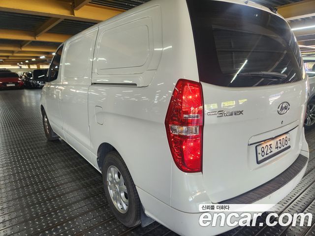 Hyundai Starex 3-Seater VAN CVX Luxury — пробег 237 881 км — фото 2 из 5