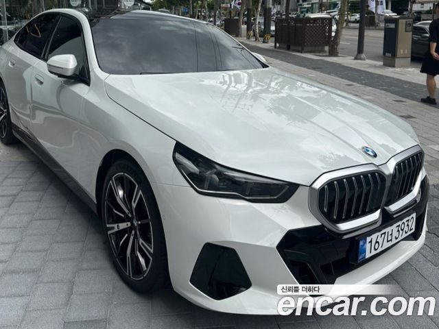 BMW 5-Series 530i xDrive M Sport — пробег 2 444 км — фото 2 из 5