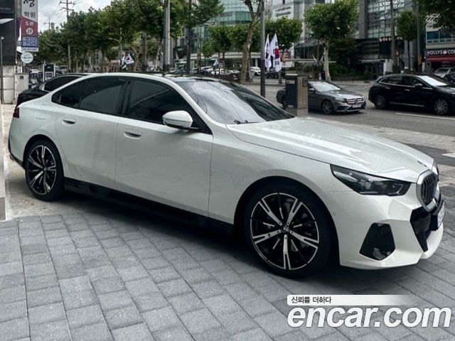 BMW 5-Series 530i xDrive M Sport — пробег 2 444 км — фото 3 из 5