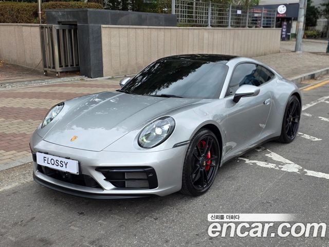 Porsche 911 Carrera 4 GTS — пробег 5 995 км — фото 1 из 5