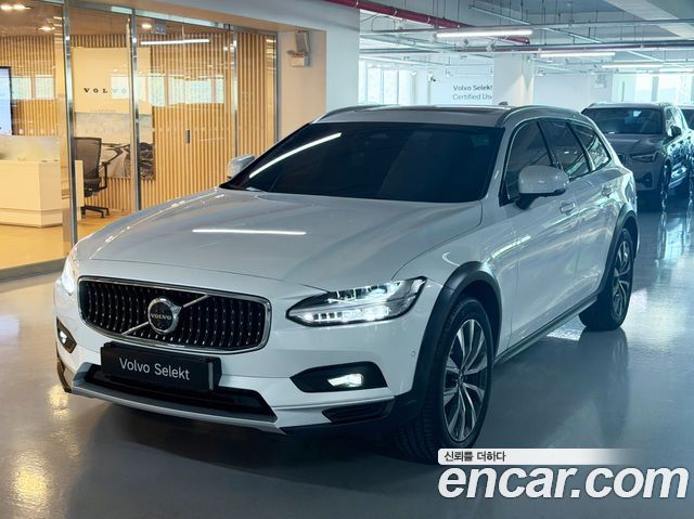 Volvo V90 B5 Ultra AWD — пробег 12 749 км — фото 1 из 5