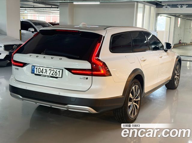 Volvo V90 B5 Ultra AWD — пробег 12 749 км — фото 2 из 5