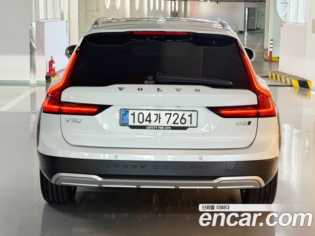 Volvo V90 B5 Ultra AWD — пробег 12 749 км — фото 4 из 5