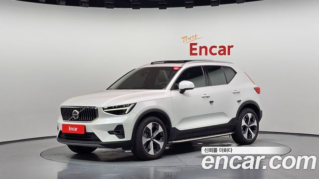 Volvo XC40 B4 Ultra Bright — пробег 8 219 км — фото 1 из 5