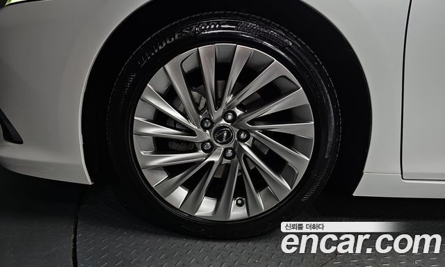 Lexus ES Executive — пробег 43 235 км — фото 5 из 5
