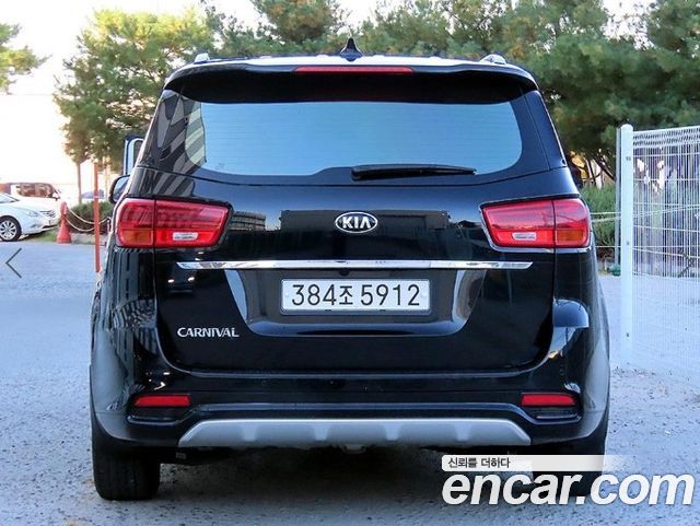 Kia Carnival 9-Seater Luxury — пробег 117 036 км — фото 4 из 5