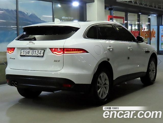 Jaguar F-PACE 20d Portfolio — пробег 205 209 км — фото 4 из 5