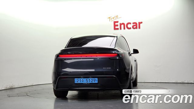 Tesla Model Y Premium Long Range AWD — пробег 9 789 км — фото 4 из 5