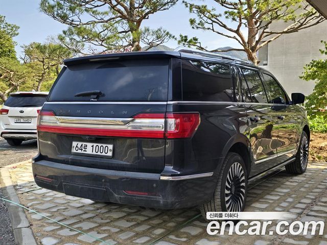 Lincoln Navigator 3.5L (8-Seater) — пробег 99 727 км — фото 4 из 5