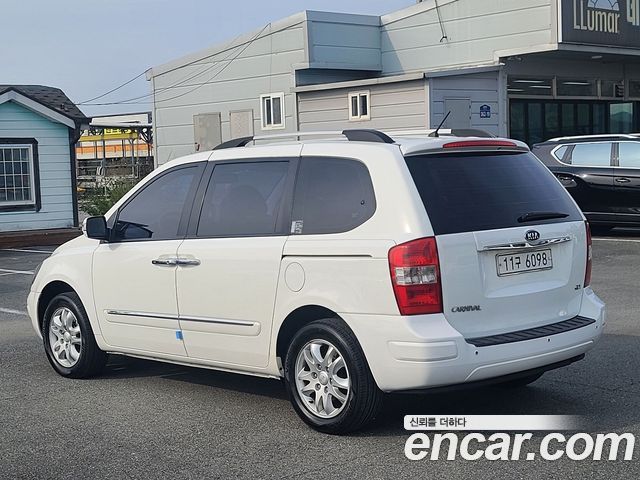 Kia Carnival New Carnival GLX High-Deluxe — пробег 122 392 км — фото 4 из 5