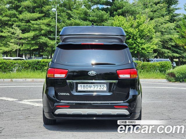 Kia Carnival 9-seater Hi-Limousine Prestige — пробег 146 000 км — фото 2 из 5