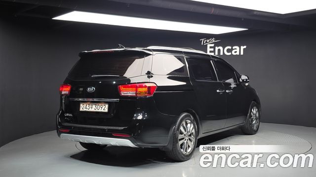 Kia Carnival 9-seater Noblesse — пробег 143 052 км — фото 2 из 5