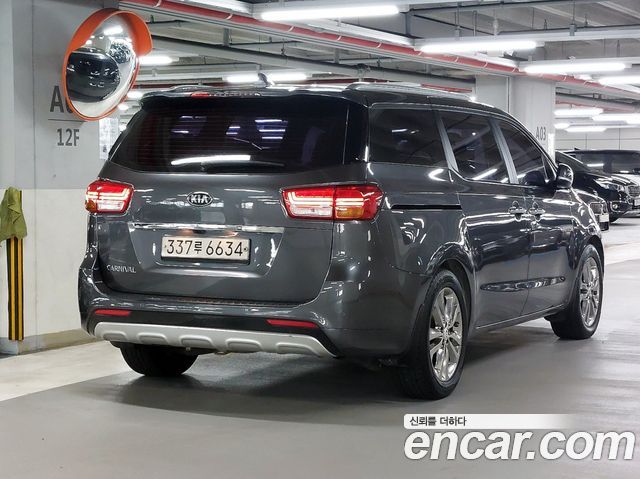 Kia Carnival 9-seater Prestige — пробег 125 060 км — фото 2 из 5