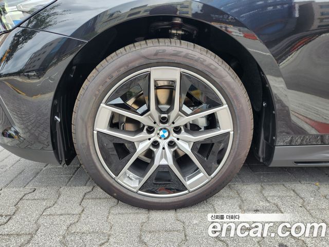 BMW 5-Series 520i — пробег 800 км — фото 5 из 5