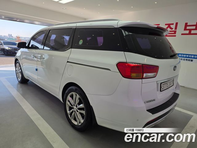 Kia Carnival 7-seater Limousine Magic Space — пробег 170 937 км — фото 2 из 5