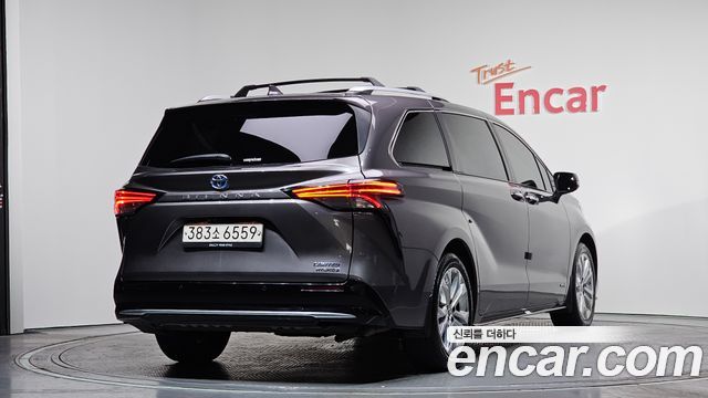 Toyota Sienna 2.5 Hybrid 2WD — пробег 68 753 км — фото 2 из 5