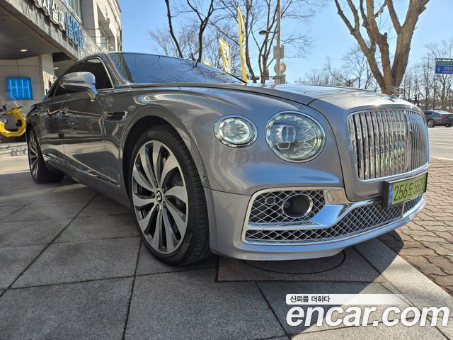 Bentley Flying Spur 4.0 — пробег 66 900 км — фото 1 из 5