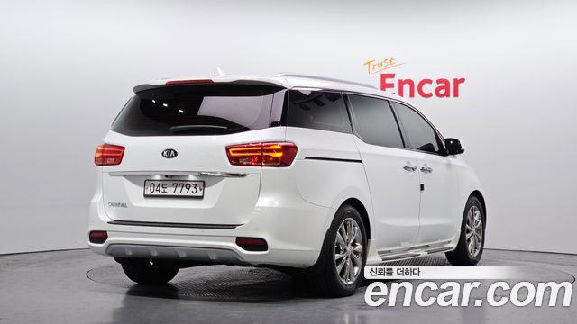Kia Carnival из Кореи Encar