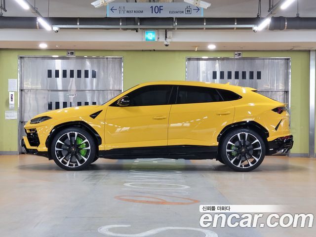 Lamborghini Urus 4.0 V8 — пробег 8 300 км — фото 3 из 5