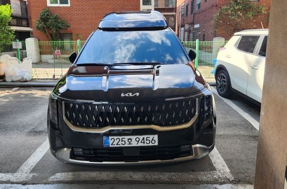 Kia Carnival HEV 9-Seater Hi-Limousine Signature — пробег 11 000 км — фото 2 из 5