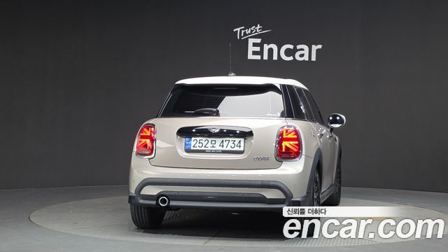 Mini Cooper 5Door Classic Third Generation — пробег 656 км — фото 4 из 5