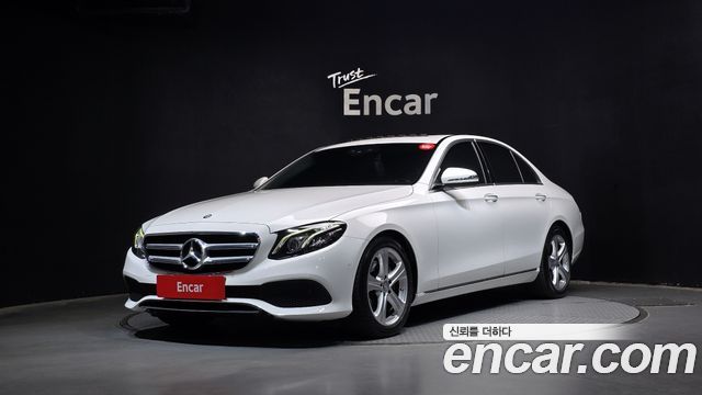 Mercedes-Benz E-Class E220d Avantgarde — пробег 105 275 км — фото 1 из 5