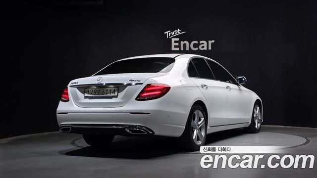 Mercedes-Benz E-Class E220d Avantgarde — пробег 105 275 км — фото 2 из 5