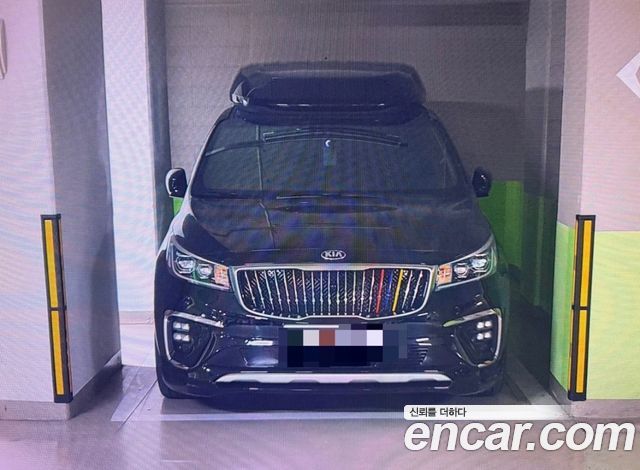 Kia Carnival 9-Seater Hi-Limousine Prestige Hiroof — пробег 70 000 км — фото 3 из 5