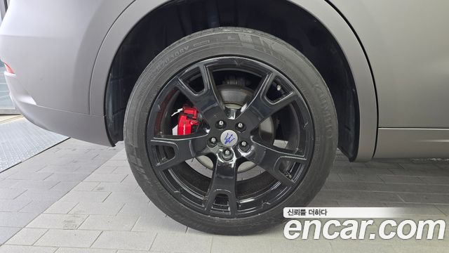 Maserati Levante из Кореи Encar