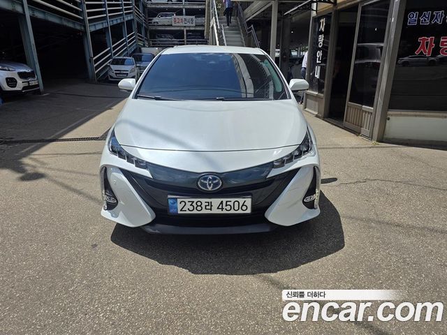 Toyota Prius 1.8 — пробег 37 729 км — фото 1 из 5