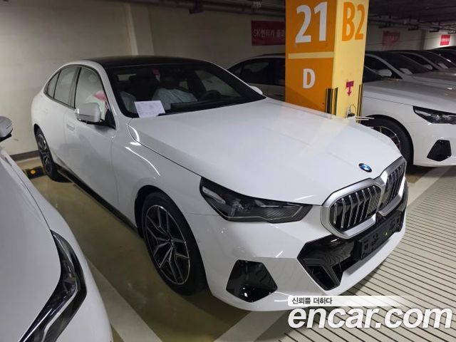 BMW 5-Series 520i M Sport — пробег 10 км — фото 3 из 5